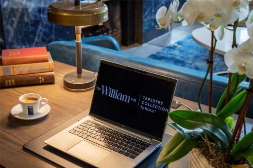 The William Fell Baltimore, Tapestry Collection by Hiltonにあるテレビまたはエンターテインメントセンター