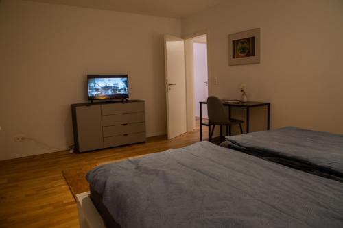 Postel nebo postele na pokoji v ubytování Erholung an den Wasserfällen - Ferienwohnung in Baden-Baden - Stilvolles Apartment mit Terrasse, Parkplatz & ruhiger Lage