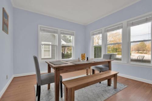 Fotografie z fotogalerie ubytování Mins to Downtown & Ft Bragg Crafty in Haymount v destinaci Fayetteville