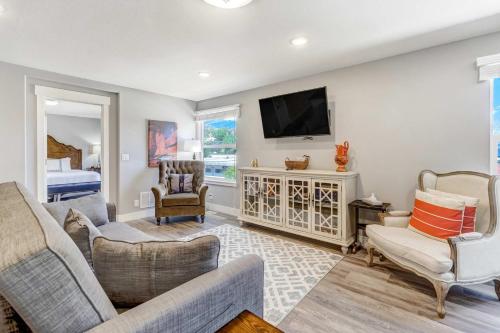 a living room with a couch and a tv at Vermijo Flat Walk to Downtown Shops & Dining in Colorado Springs