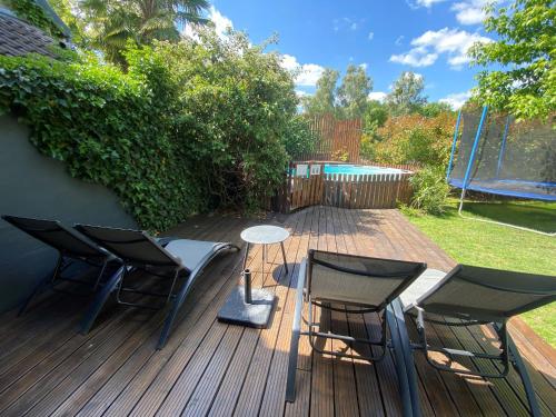 Maison années 30 avec jardin, piscine, proximité Loire, 4 chambres, vélos, idéale familles/amis - FR-1-590-261