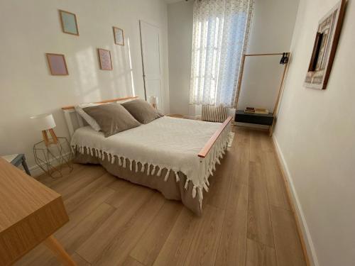 a bedroom with a bed and a wooden floor at Maison années 30 avec jardin, piscine, proximité Loire, 4 chambres, vélos, idéale familles/amis - FR-1-590-261 in Bonny-sur-Loire