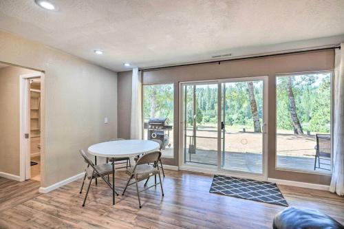 a dining room with a table and chairs at Beautiful Large close to Skiing / Wine Tasting! in Barton