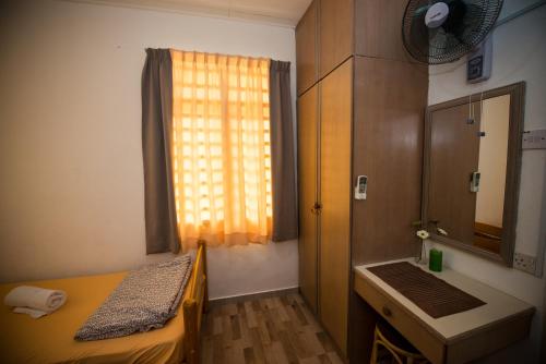 Кровать или кровати в номере Jean CleanComfy Apt Near Beach
