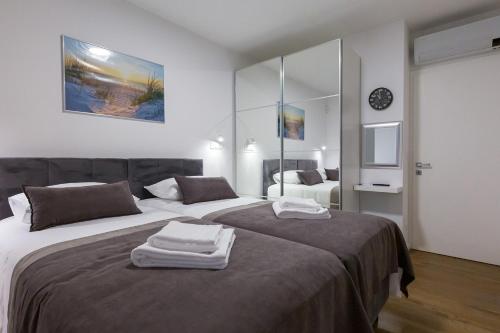 Apartments with parking space Porec - 24365
