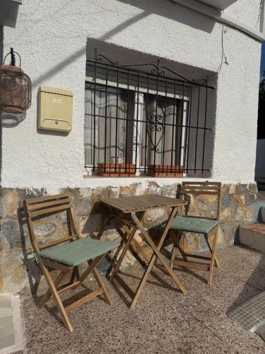 Fotografie z fotogalerie ubytování Cozy House in the Mountains with Sea Views v destinaci Aigues