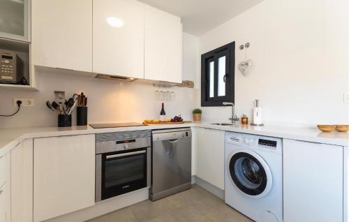 Stunning Apartment In Torrevieja With Wifi