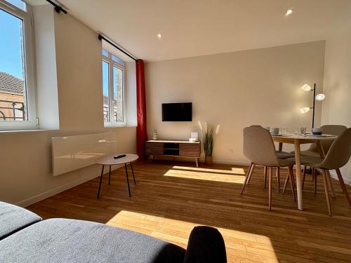 a living room with a table and a dining room at Appartement centre ville - 4 personnes in Saint-Dizier