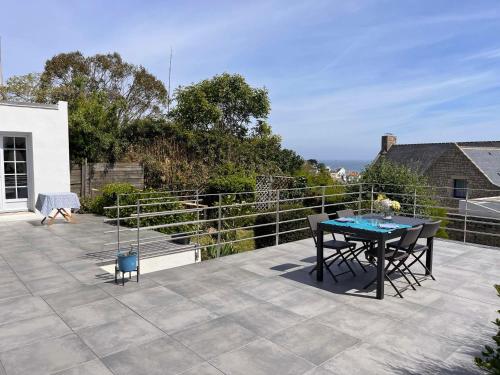 Maison lumineuse à Sauzon avec grande terrasse et jardin - FR-1-418-269