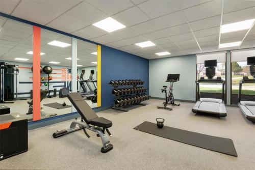 Фитнес-центр и/или тренажеры в Hampton Inn Lancaster