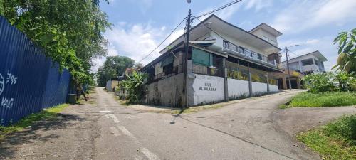 الحي المحيط بالفيلا أو بالجوار