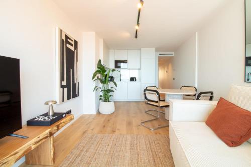 EDiTiON 309 - Luxury 2BR Apartments with Sea View and Balcony