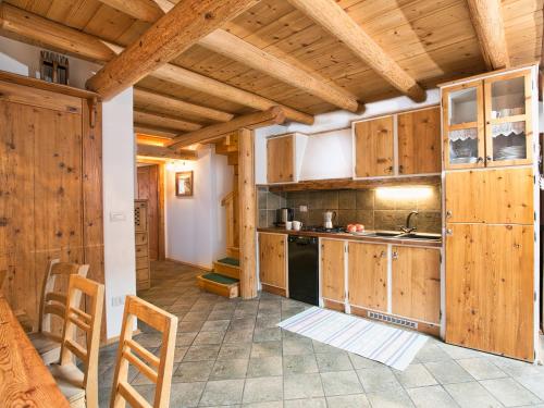 Η κουζίνα ή μικρή κουζίνα στο Typical Cottage in Bellamonte Italy with bubble bath