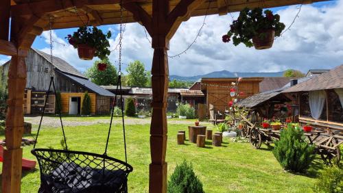 a view of a yard with a barn at Casa Pintea de Sub Coastă in Breb