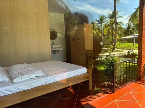 Postel nebo postele na pokoji v ubytování Homestay Xóm Quê