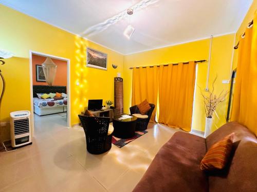 Ruang duduk di Alha Villa