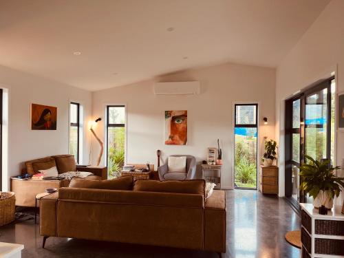 Χώρος καθιστικού στο Cozy Coastal Living