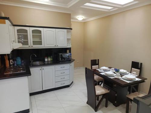 Η κουζίνα ή μικρή κουζίνα στο Departamento céntrico en Loja