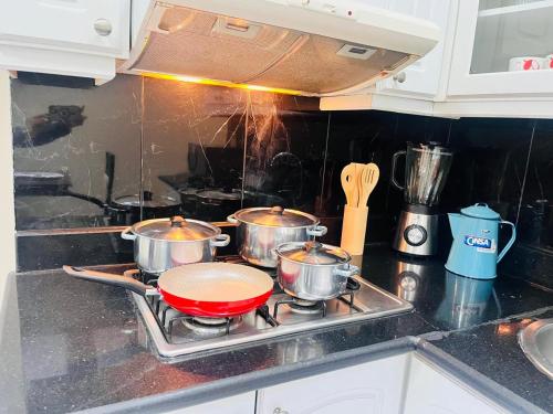 Η κουζίνα ή μικρή κουζίνα στο Departamento céntrico en Loja