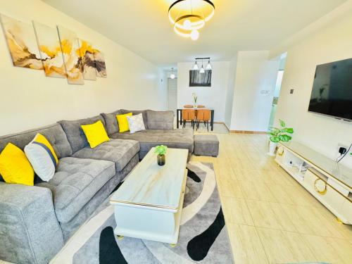 TV a/nebo společenská místnost v ubytování Serene Escapade