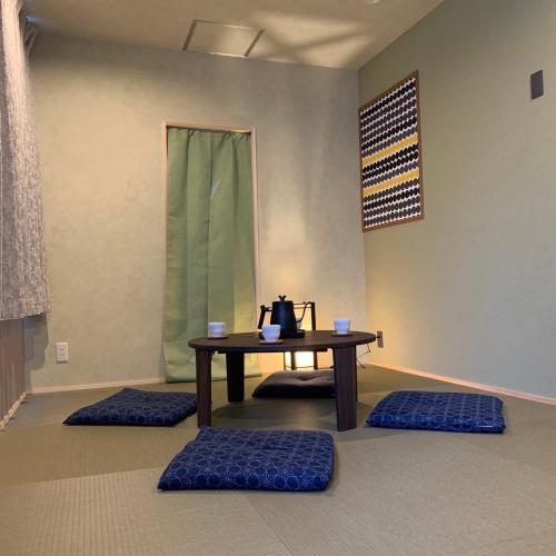 a room with a table with blue mats in it at HOTEL PRELE Shinkan ホテルプレール新館 in Tokyo