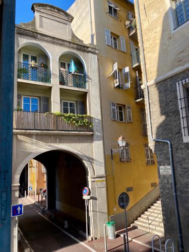 Au cœur du Vieux Nice, 2 chambres au calme, grand appartement