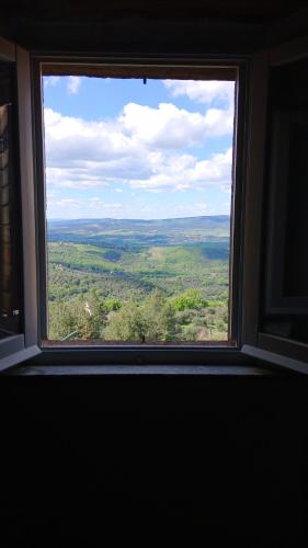 a window looking out at a view of a field at Da Nonno in Montegiovi