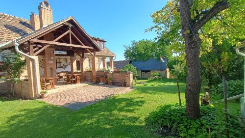 a backyard of a house with a patio at Bike Stop Duna in Dunaszentmiklós