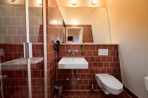 Koupelna v ubytování Schwarzes Kreuz Gasthaus Pension
