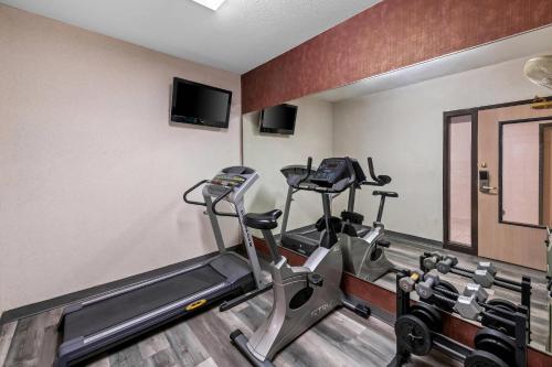 a gym with two treadmills and two tread machines at Quality Inn & Suites Manhattan in Manhattan