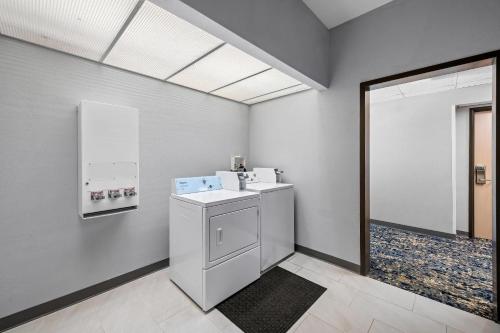 a laundry room with a washer and dryer at Quality Inn & Suites Manhattan in Manhattan