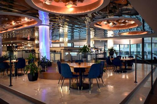 a restaurant with tables and chairs in a building at Fort Pontchartrain Detroit, a Wyndham Hotel in Detroit
