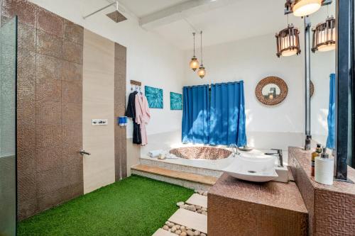 a bathroom with a tub and a green floor at CASA DIOS Luxury Villas in Khandala