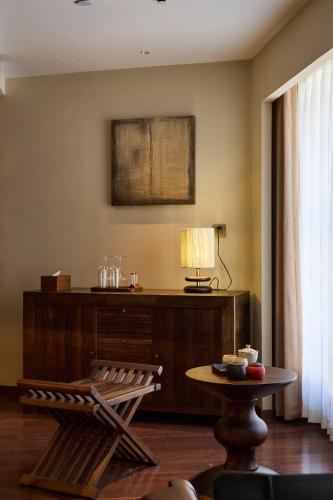 a living room with a chair and a table at ARULA J Hotel in Lijiang