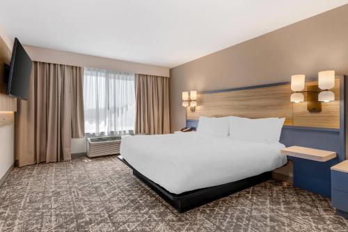 Katil atau katil-katil dalam bilik di Country Inn & Suites by Radisson, Modesto-Salida