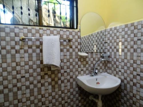 Phòng tắm tại Mgulani Lodge Hotel