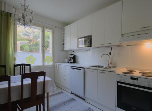 Η κουζίνα ή μικρή κουζίνα στο Casa Kaisa,cozy one-bedroom apartment, free parking