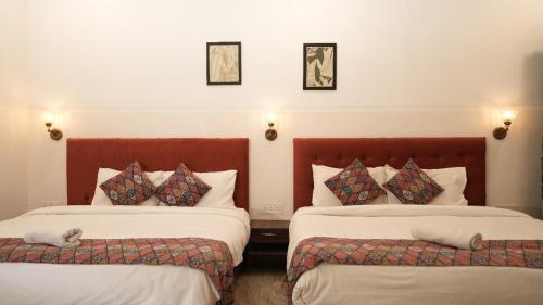 Ένα ή περισσότερα κρεβάτια σε δωμάτιο στο Saffron Inn - Expo India Mart
