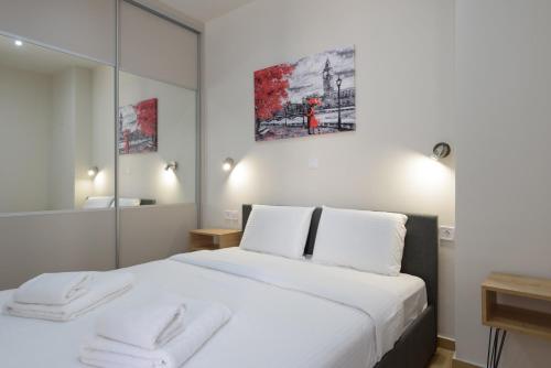 Chic 1-Bedroom Apartment with balcony by WeHost Athens
