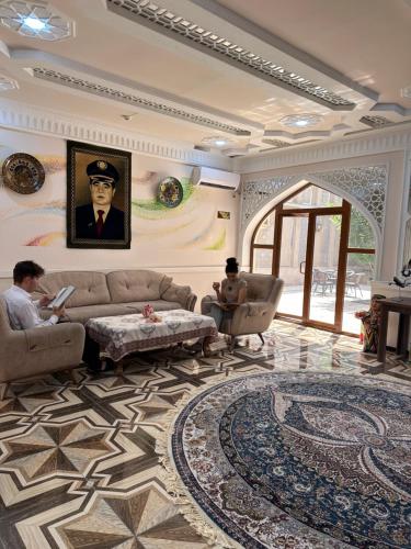 Χώρος καθιστικού στο Hotel OROM with real discoun,t