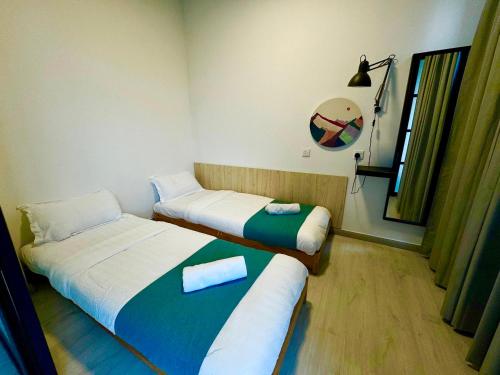 Ένα ή περισσότερα κρεβάτια σε δωμάτιο στο Sunset Seaview Vacation Condos @ Jesselton Quay