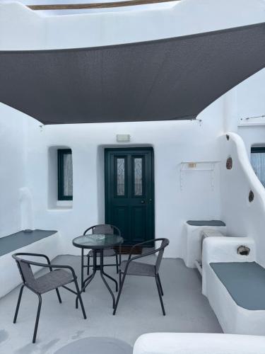 Manias Fira Residences