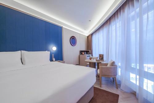 Ένα ή περισσότερα κρεβάτια σε δωμάτιο στο Orange Crystal Hotel, Nanjing Road Pedestrian Street, The Bund, Shanghai