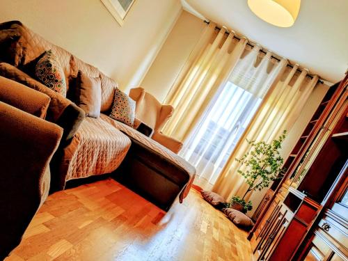 a living room with a couch and a window at Apartamento Fomento in Gijón
