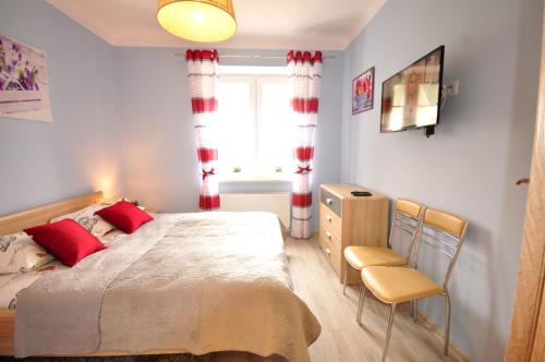 a bedroom with a large bed and a window at Apartament LENA III Deluxe in Kowary