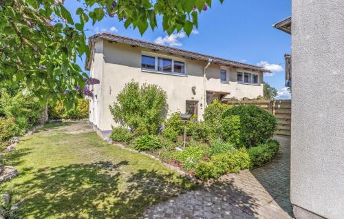 Κήπος έξω από το 1 Bedroom Gorgeous Apartment In Marlow