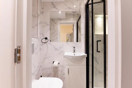 Et badeværelse på Belmont Hotel