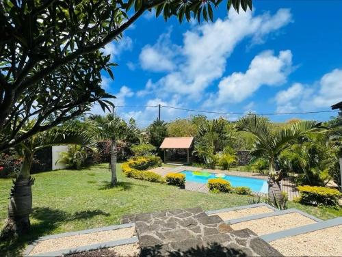 a view of the garden and swimming pool at Spacious Balinese-style villa in Petit Raffray
