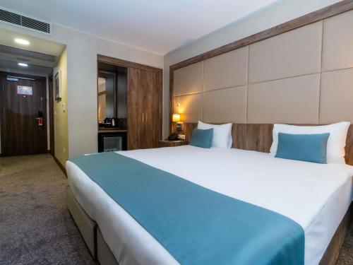 Ένα ή περισσότερα κρεβάτια σε δωμάτιο στο ibis Styles Istanbul Bomonti