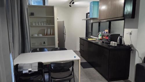 Η κουζίνα ή μικρή κουζίνα στο MH Homes C22-15
